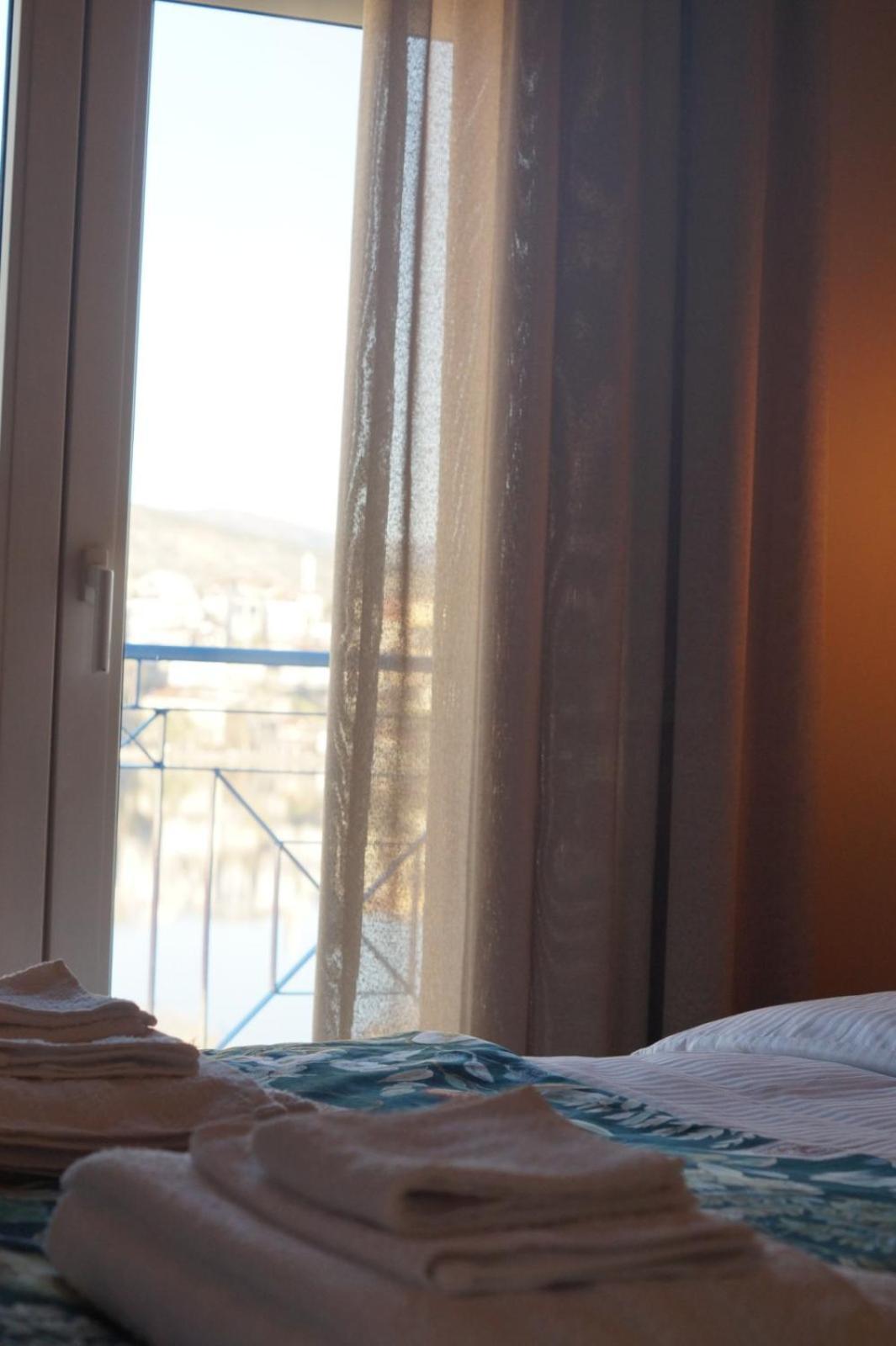 Daphne Luxury Apartment كاستوريا المظهر الخارجي الصورة